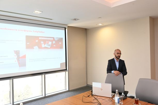 "Xalq Bank" "Eurasian Bank" və "Uzpromstroybank" nümayəndə heyətlərini qəbul edib (FOTOLAR)